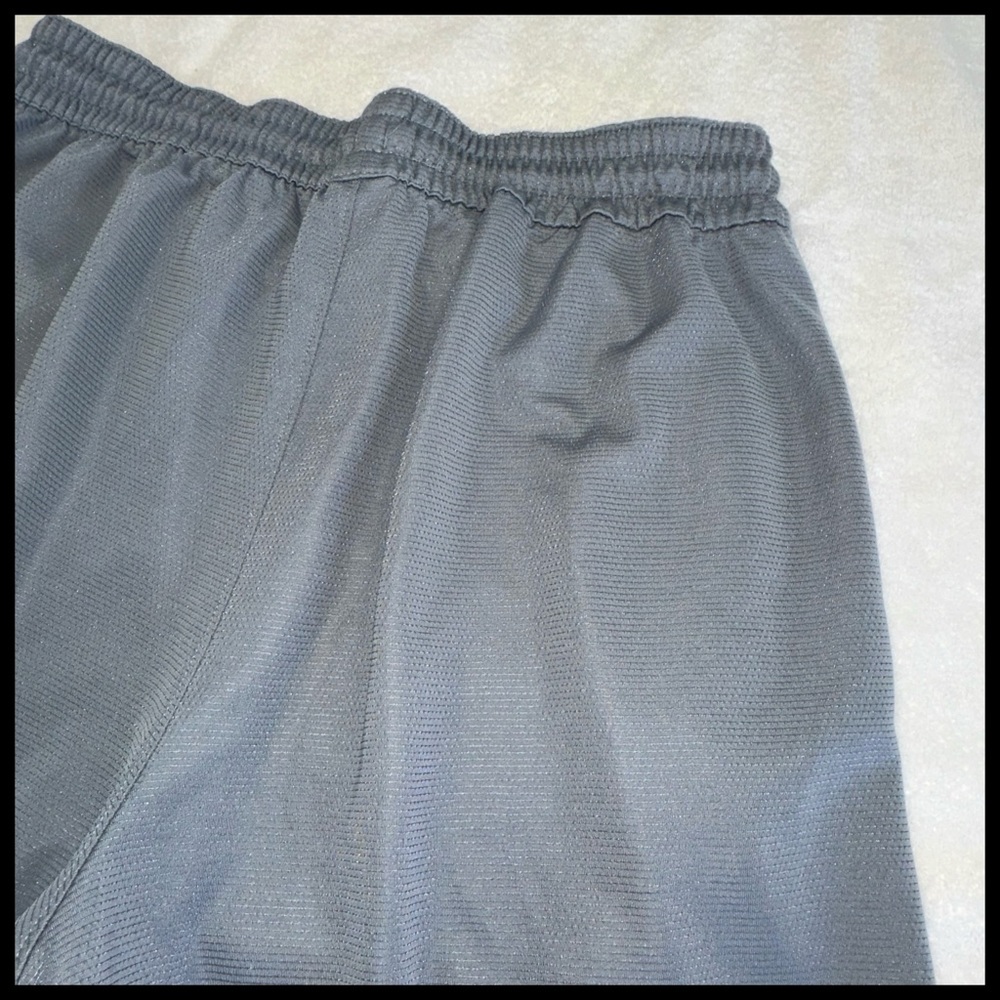 Nike DriFit 🏋🏻‍♀️🥏🏀🏈🏐Mens Shorts Large Grey with 2 pockets and drawstring waist. - Picture 15 of 16